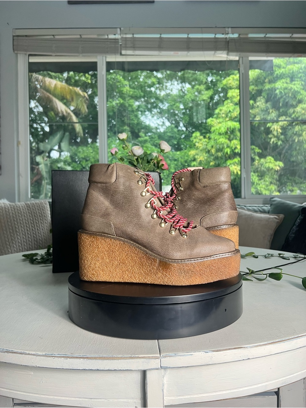 CECILIA NEW YORK Brown Platform Ankle Boots with Pink Laces